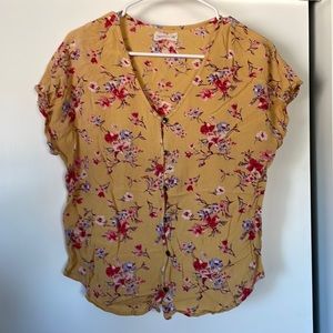Size S floral top.
